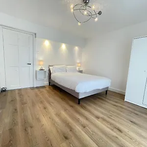 https://deluxe-spacious-room-in-beckton.cambridgehotelsuk.com